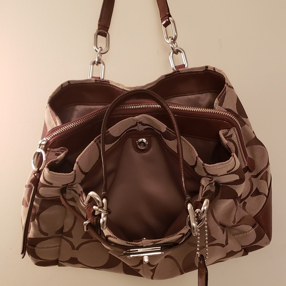 Coach brown 3 compartments and front pocket. - Picture 5 of 8